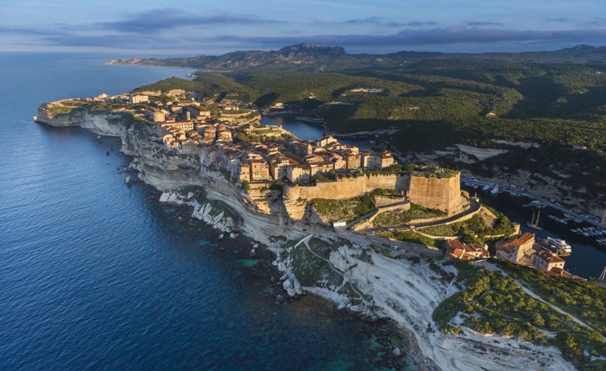 Bonifacio | LAT.40