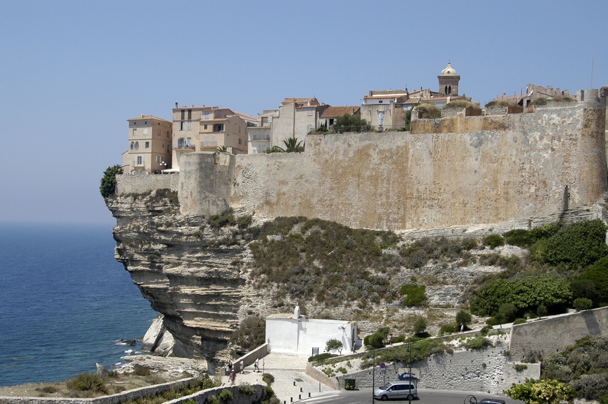 Bonifacio | LAT.40