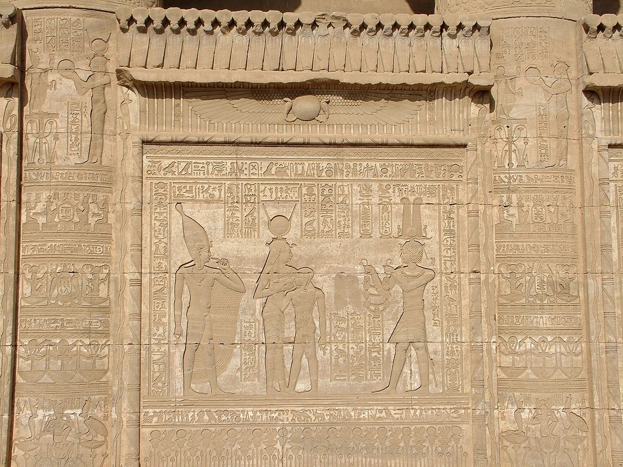 Dendera | LAT.40