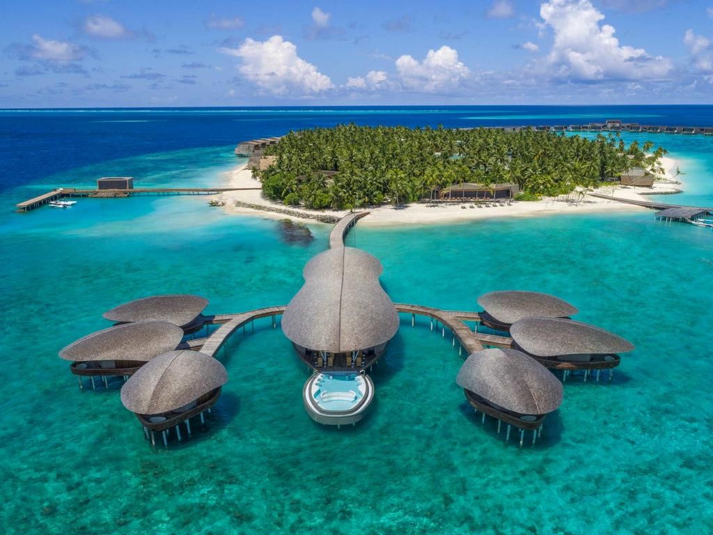 The St. Regis Maldives Vommuli Resort en su destino