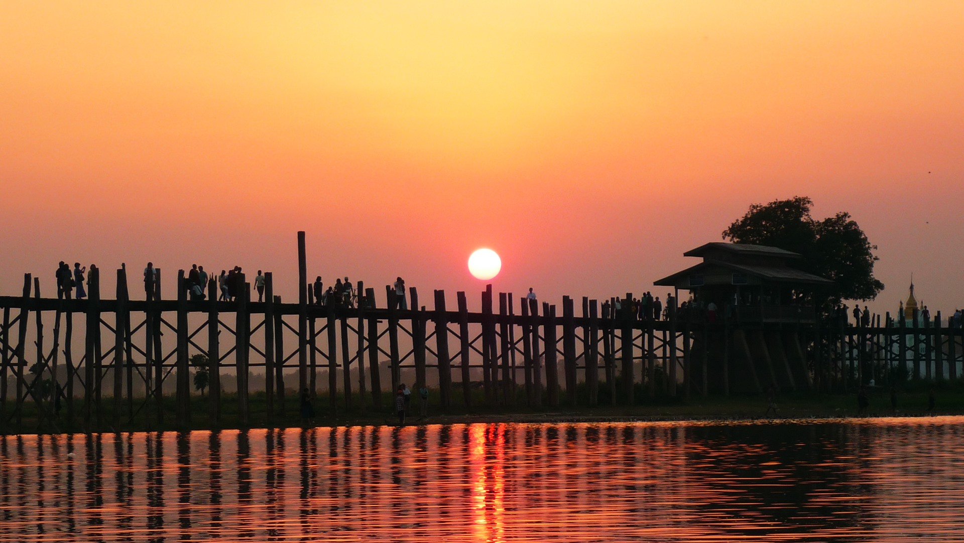 Mandalay | LAT.40