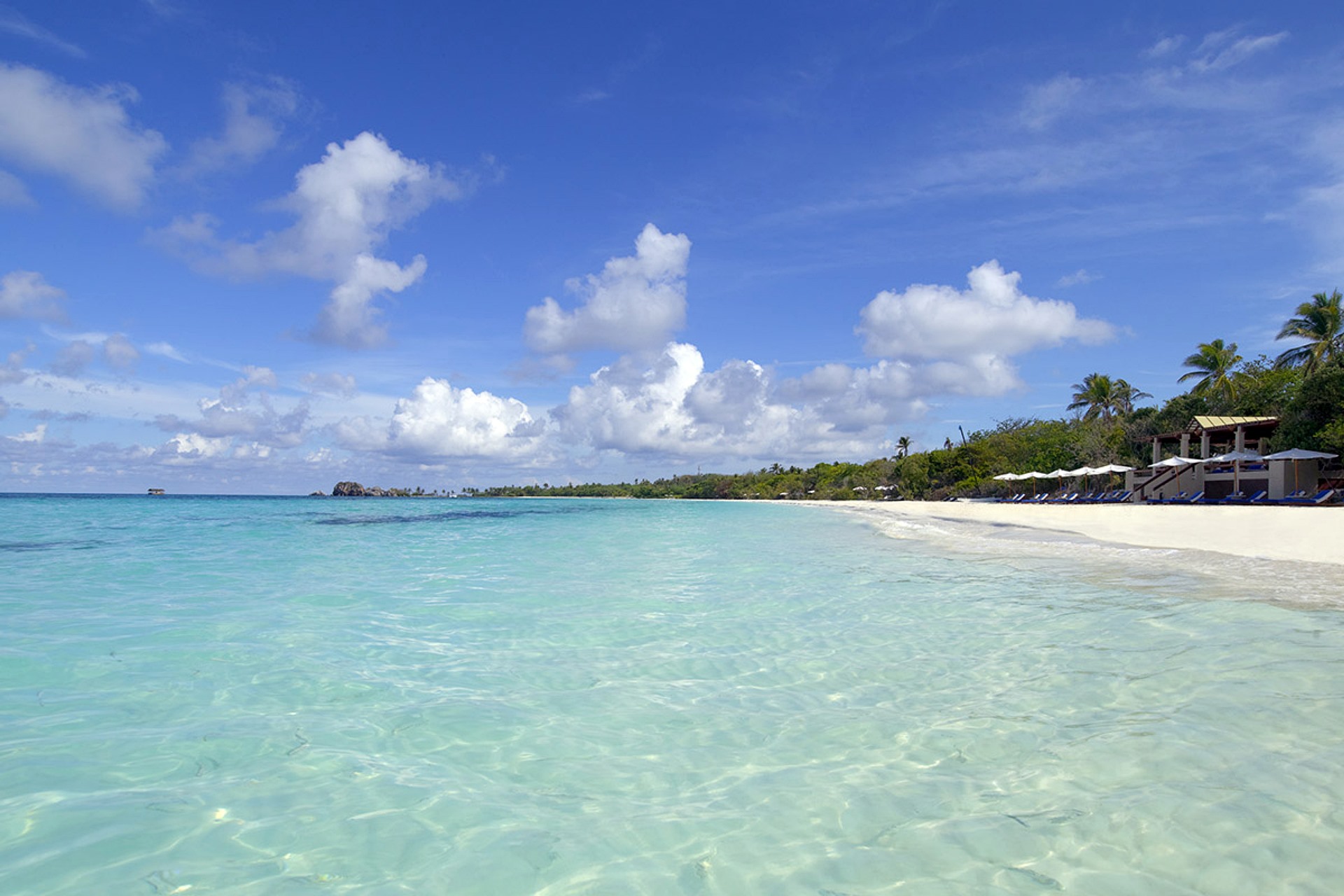 Pamalican Island | LAT.40