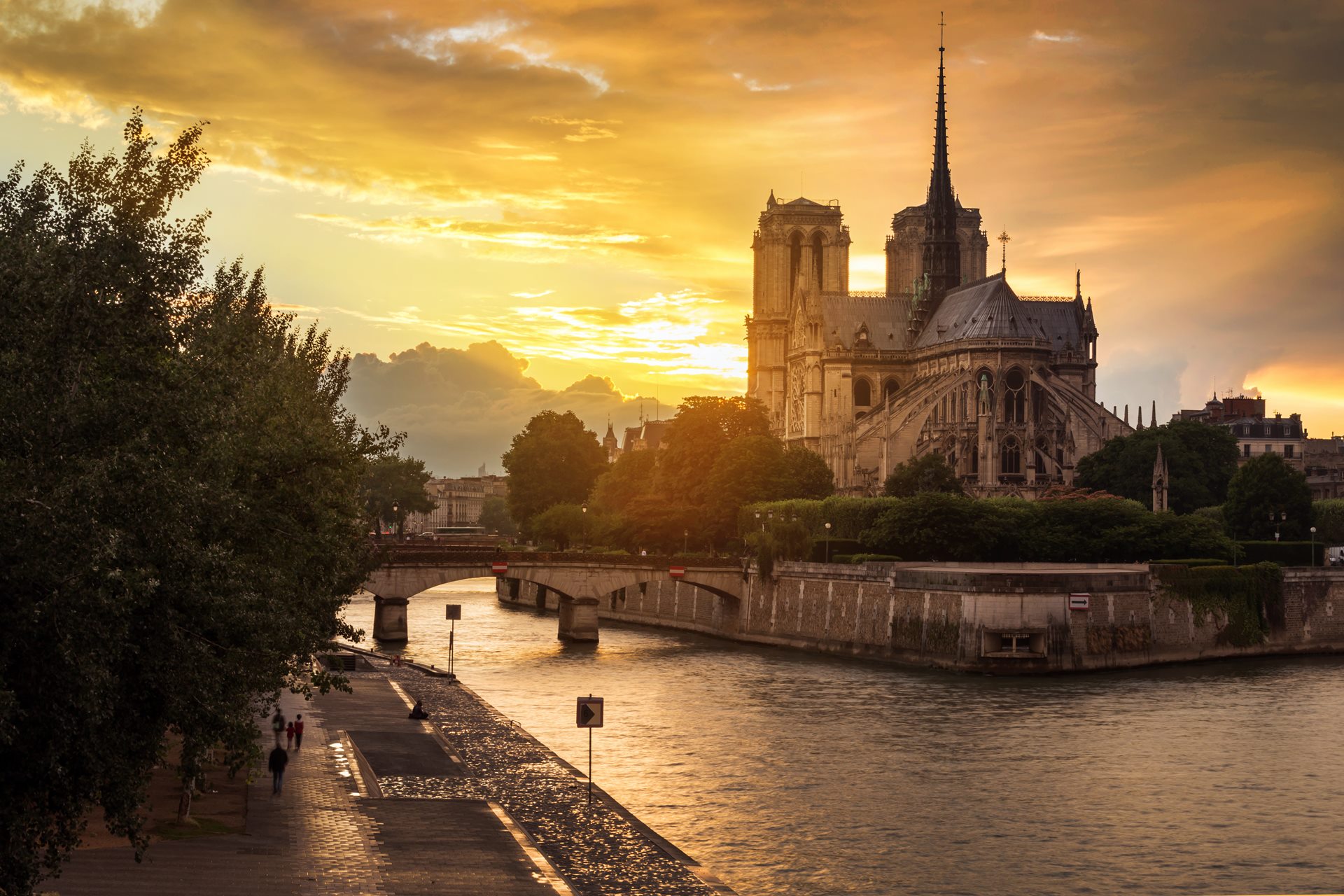 Paris | LAT.40