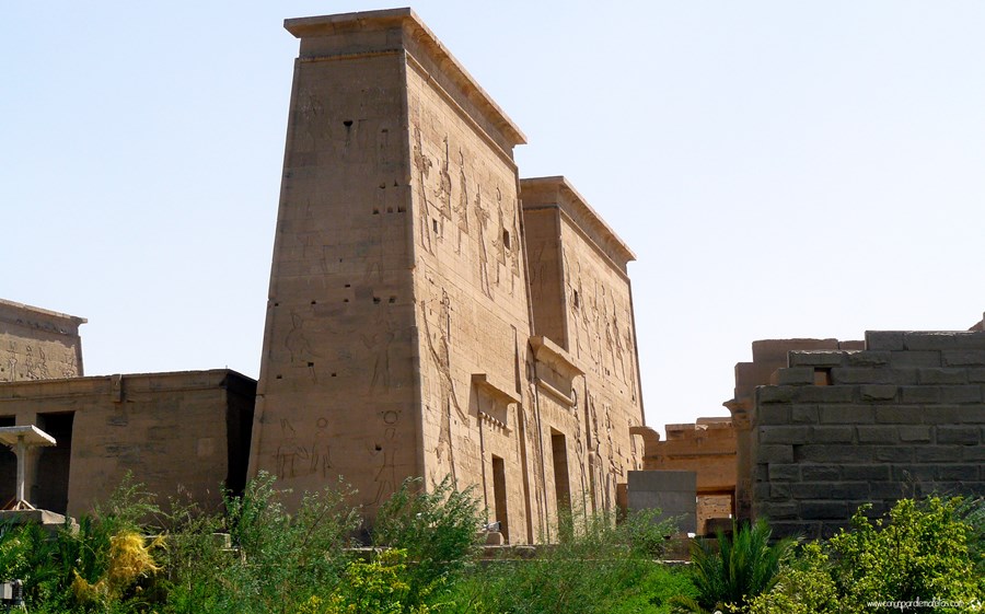 Philae | LAT.40