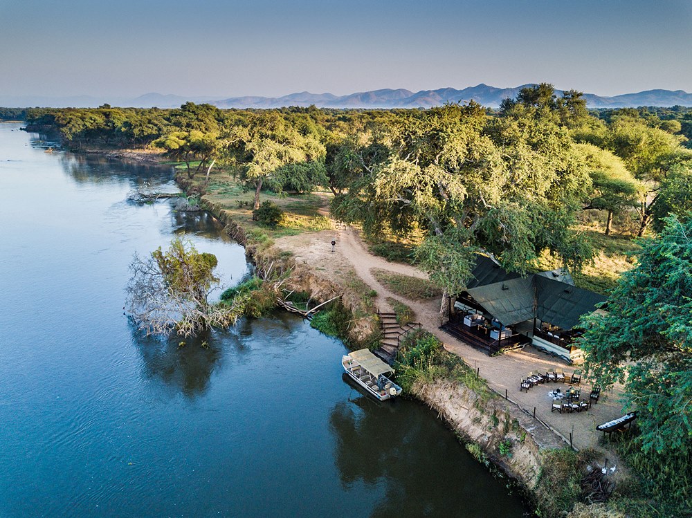 Old Mondoro Bush Camp en su destino