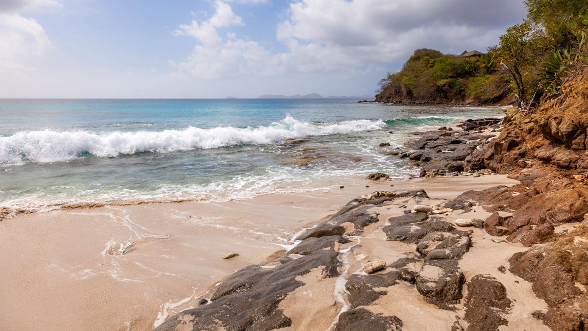 Mustique | LAT.40