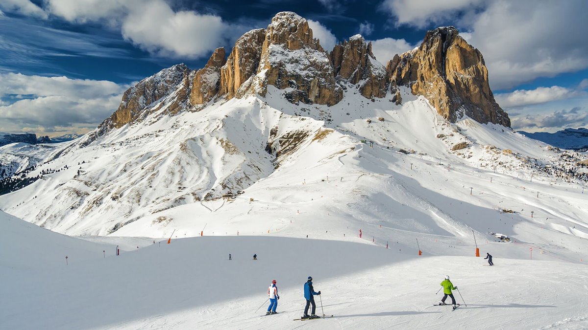 Ski con amigos en Cortina D'Ampezzo diseñado por LAT.40