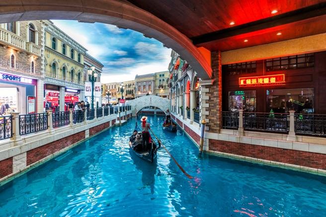 Macao | LAT.40