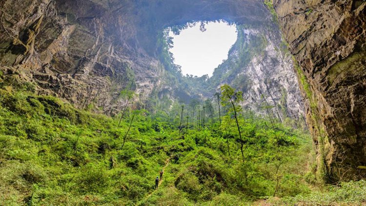 Son Doong | LAT.40