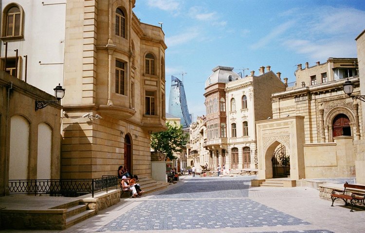 Baku | LAT.40