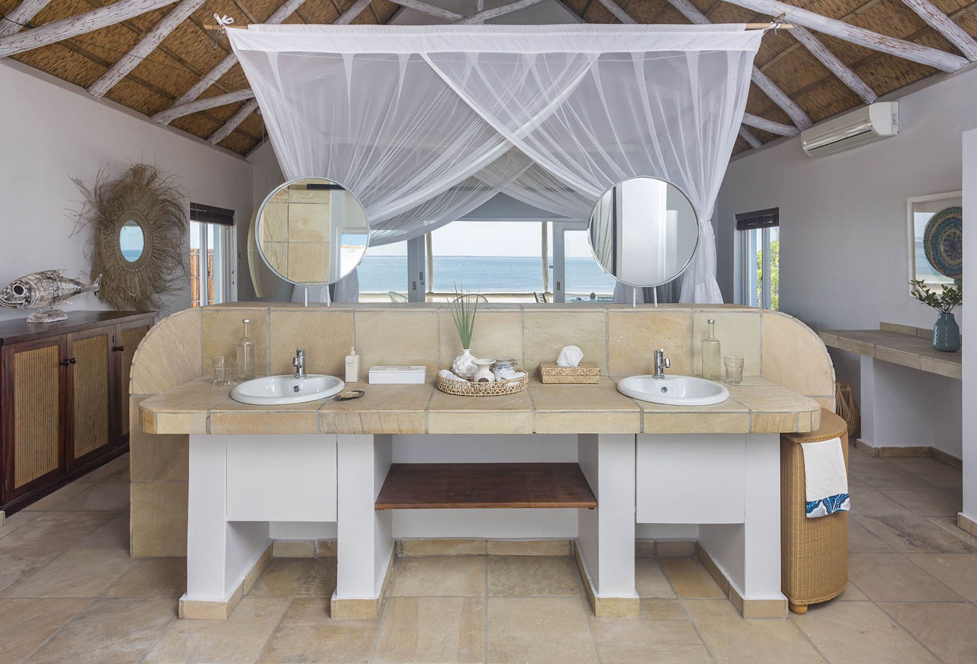 Azura Marlin Beach en Benguerra Island