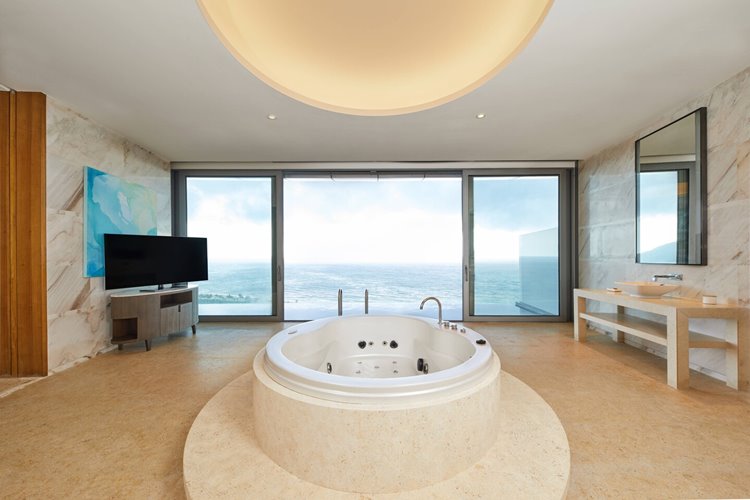 The Westin Blue Bay Resort en China