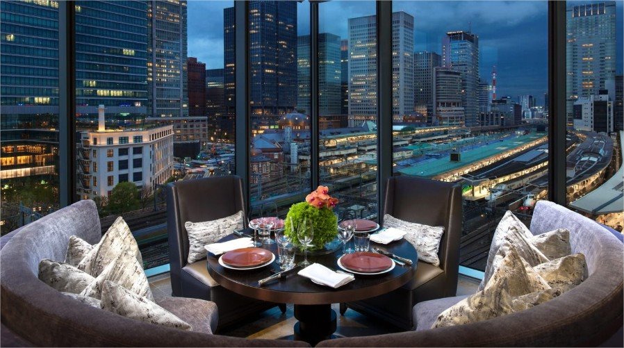 Four Seasons Hotel Tokyo at Marunouchi en su destino