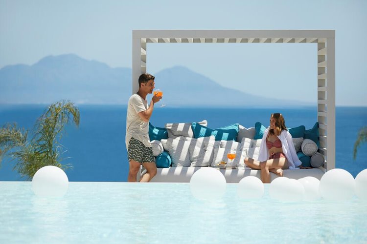 IKOS Aria en Greece