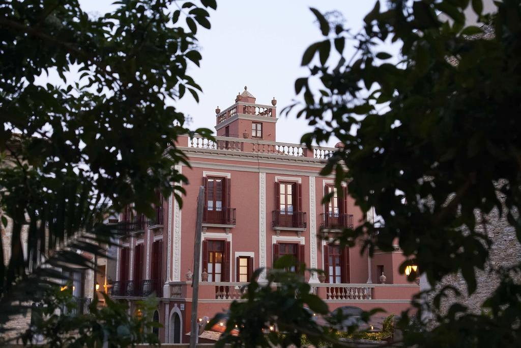 Hotel Aiguaclara Begur en su destino