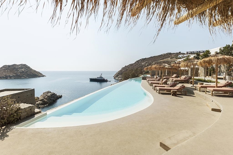 The Wild Hotel by Interni en su destino