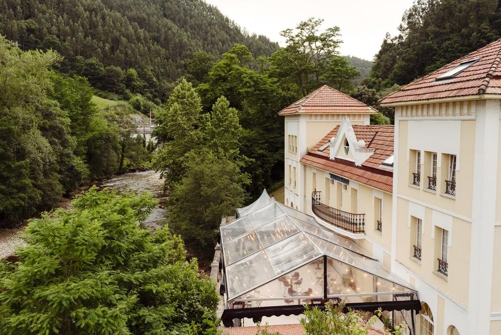 Grand Hotel Balneario de Puente Viesgo en su destino