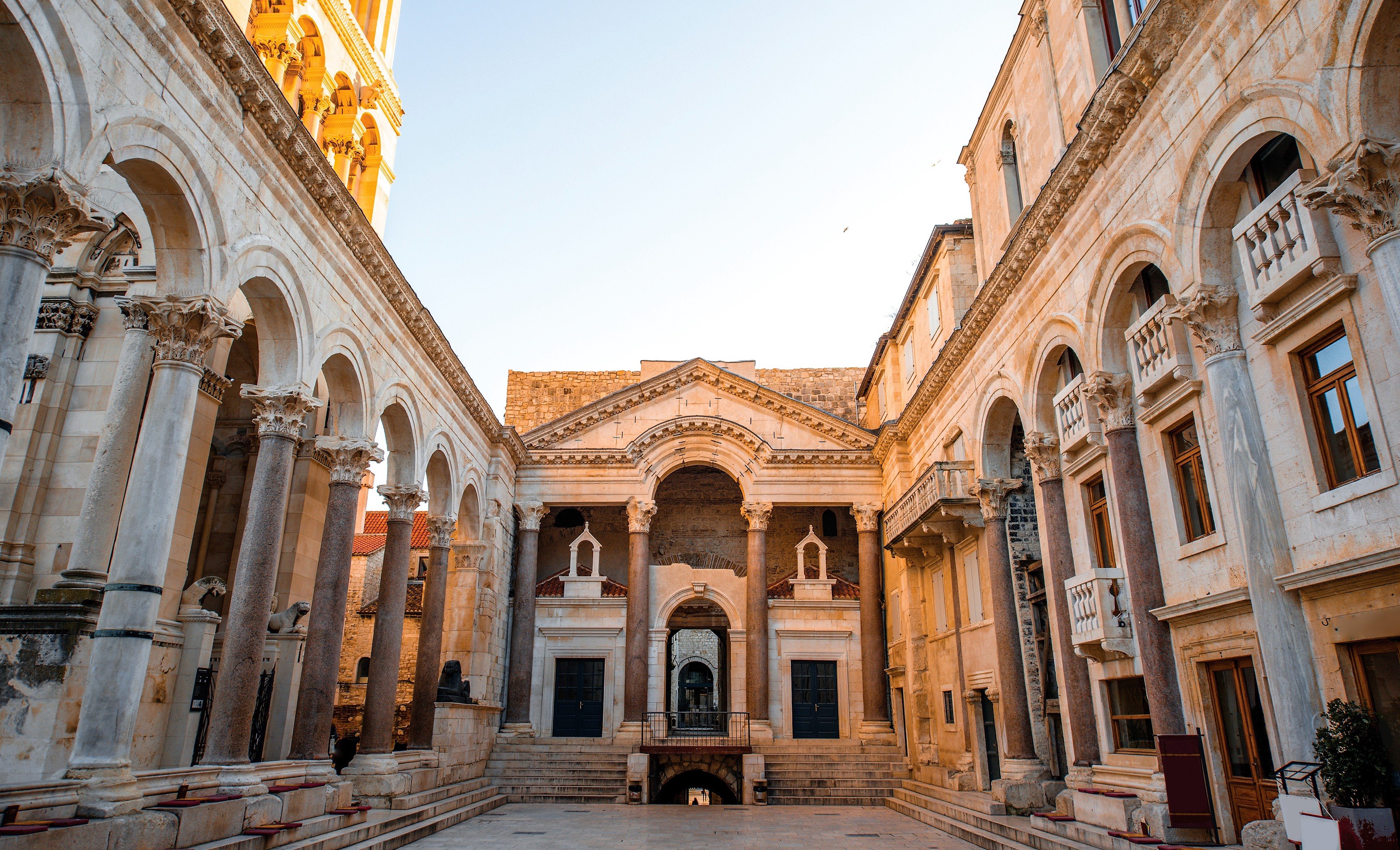 Split | LAT.40