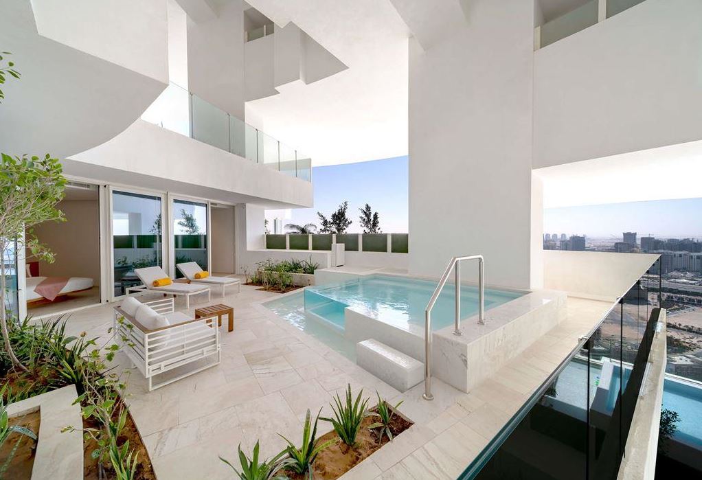 Five Jumeirah Village en su destino