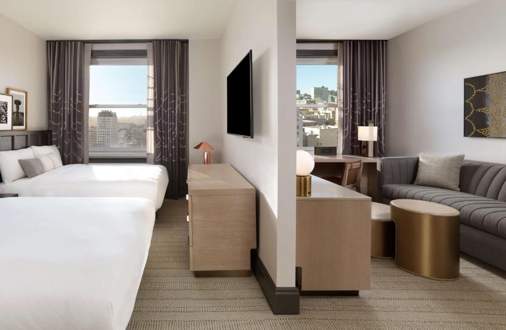 The Clift Royal Sonesta en su destino