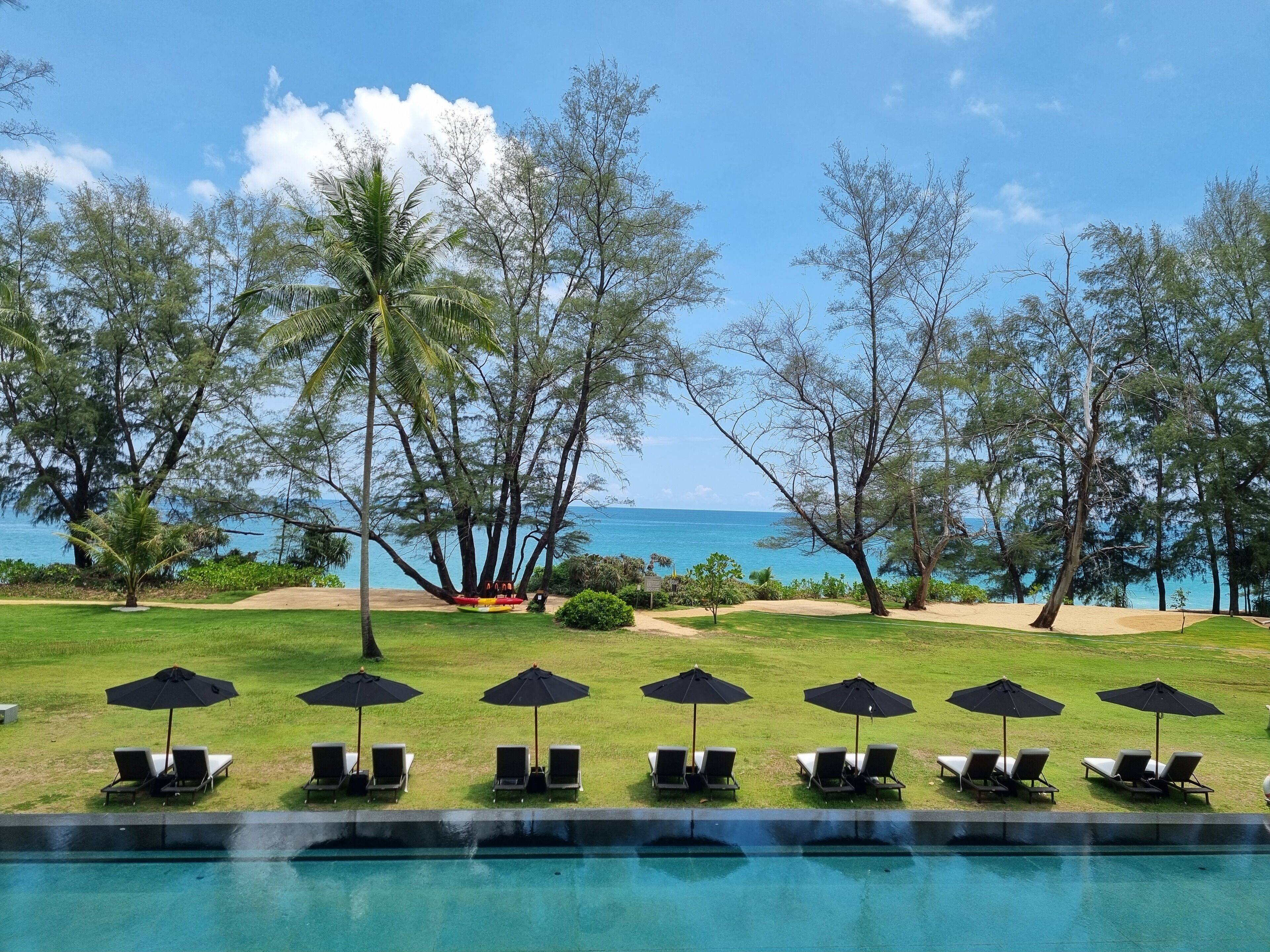 SALA Phuket Mai Khao Beach Resort en su destino