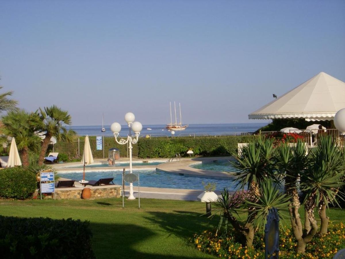 Hotel Baia Di Nora en Cerdeña