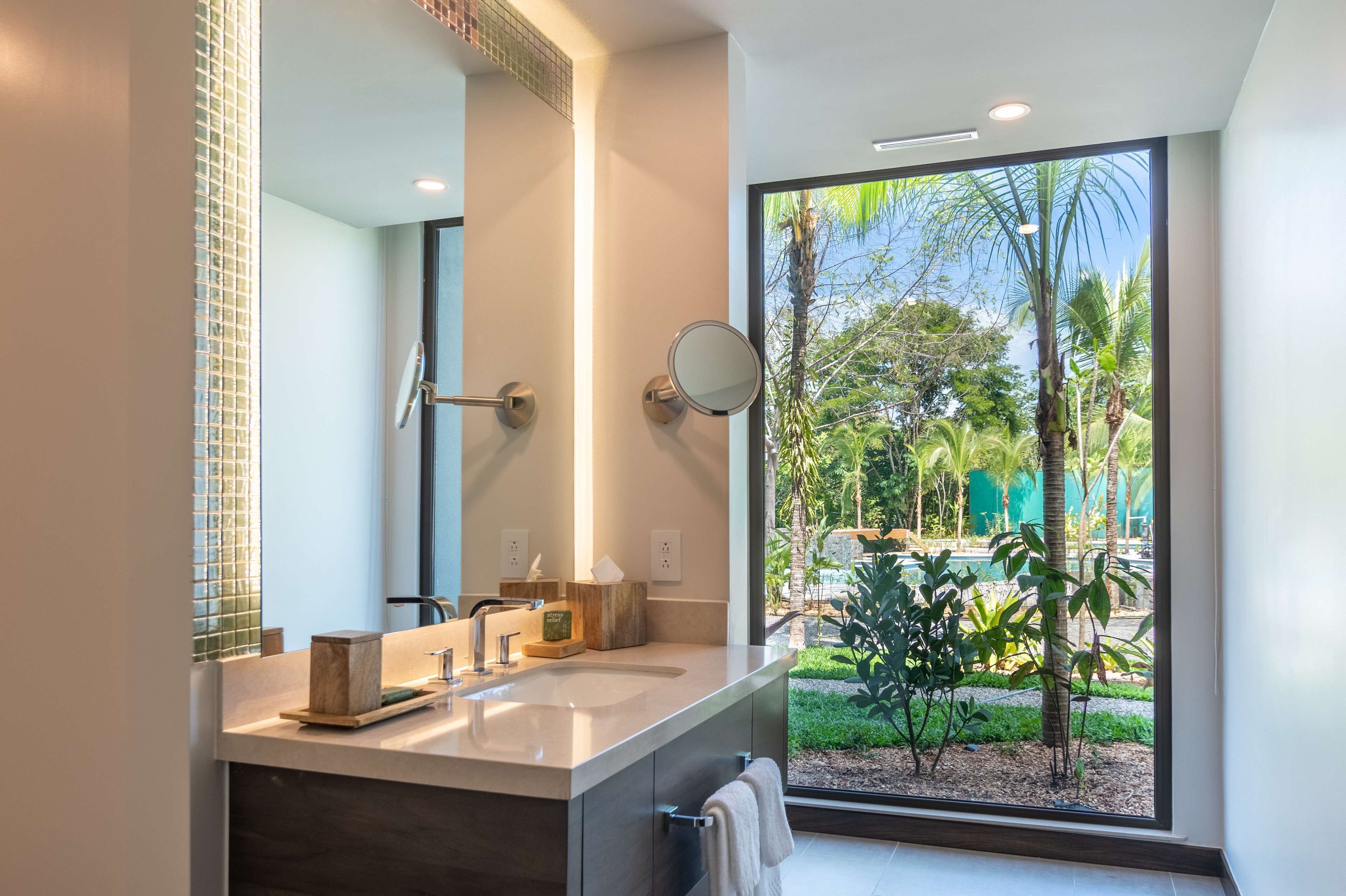 Botanika Osa Peninsula, Curio Collection by Hilton en Manuel Antonio