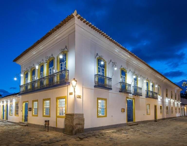 Sandi Hotel en su destino