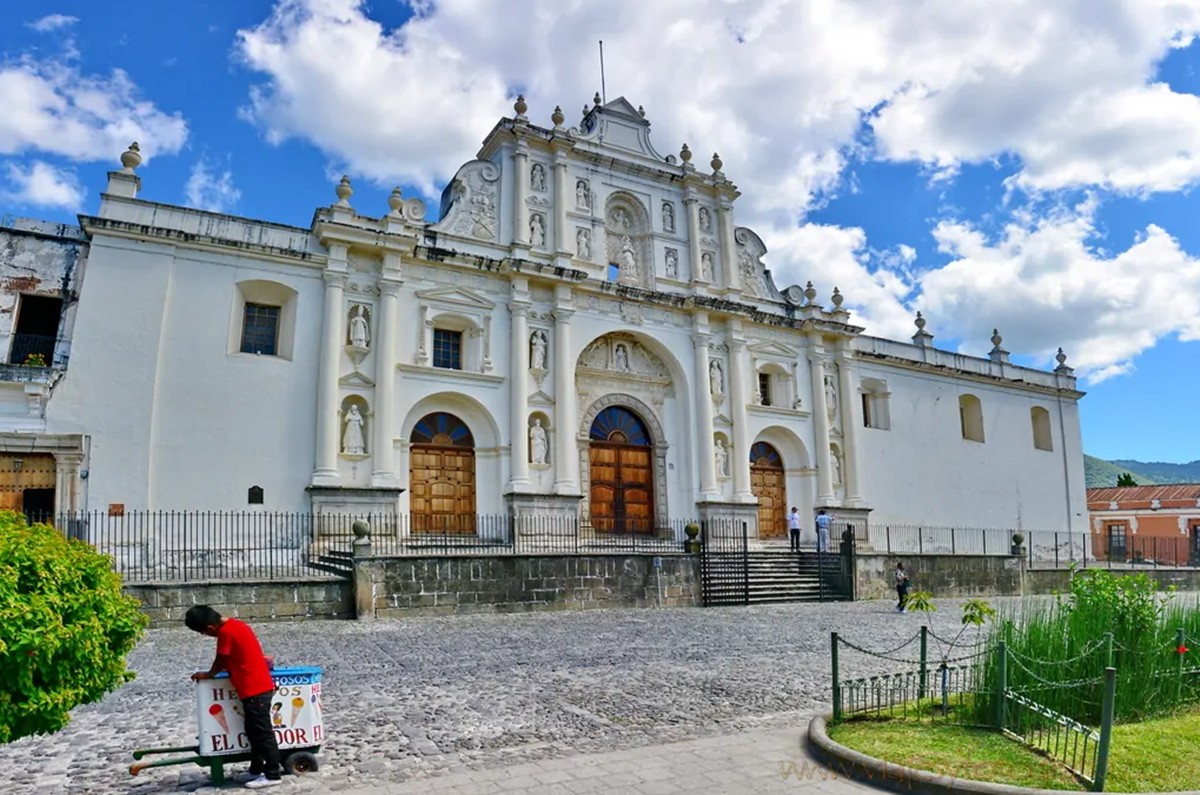 Antigua  | LAT.40