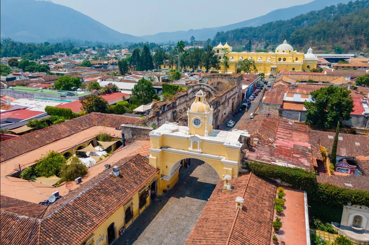 Antigua  | LAT.40