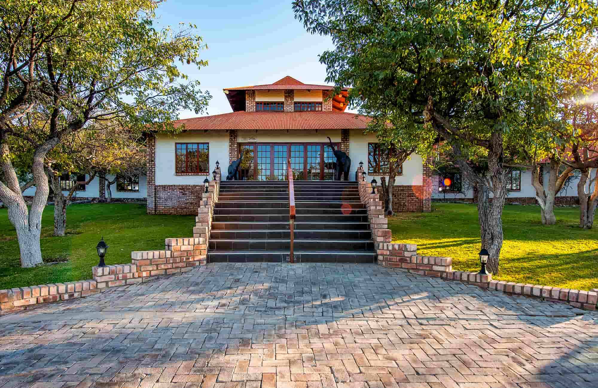 NO - Ethosa Safari Lodge en Etosha Parque Nacional 