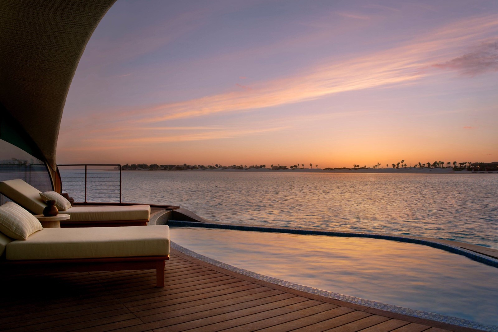 Nujumba, a Ritz Carlton Reserve en mar rojo