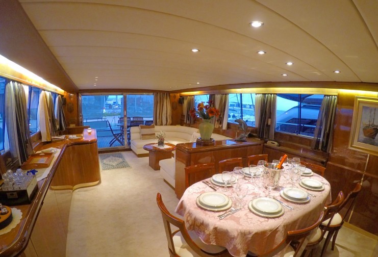 Yate privado Falcon 76 en Cerdeña