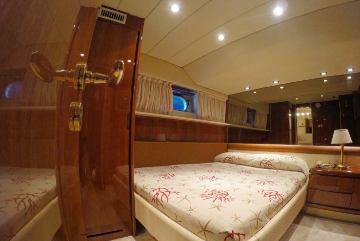 Yate privado Falcon 76 en Cerdeña
