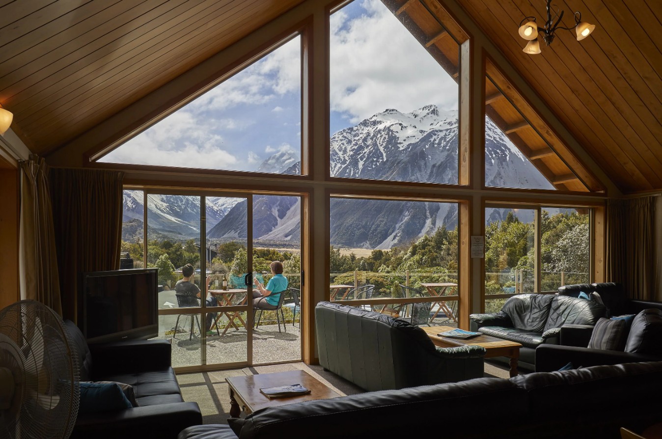 Aoraki Mount Cook Alpine Lodge | LAT.40
