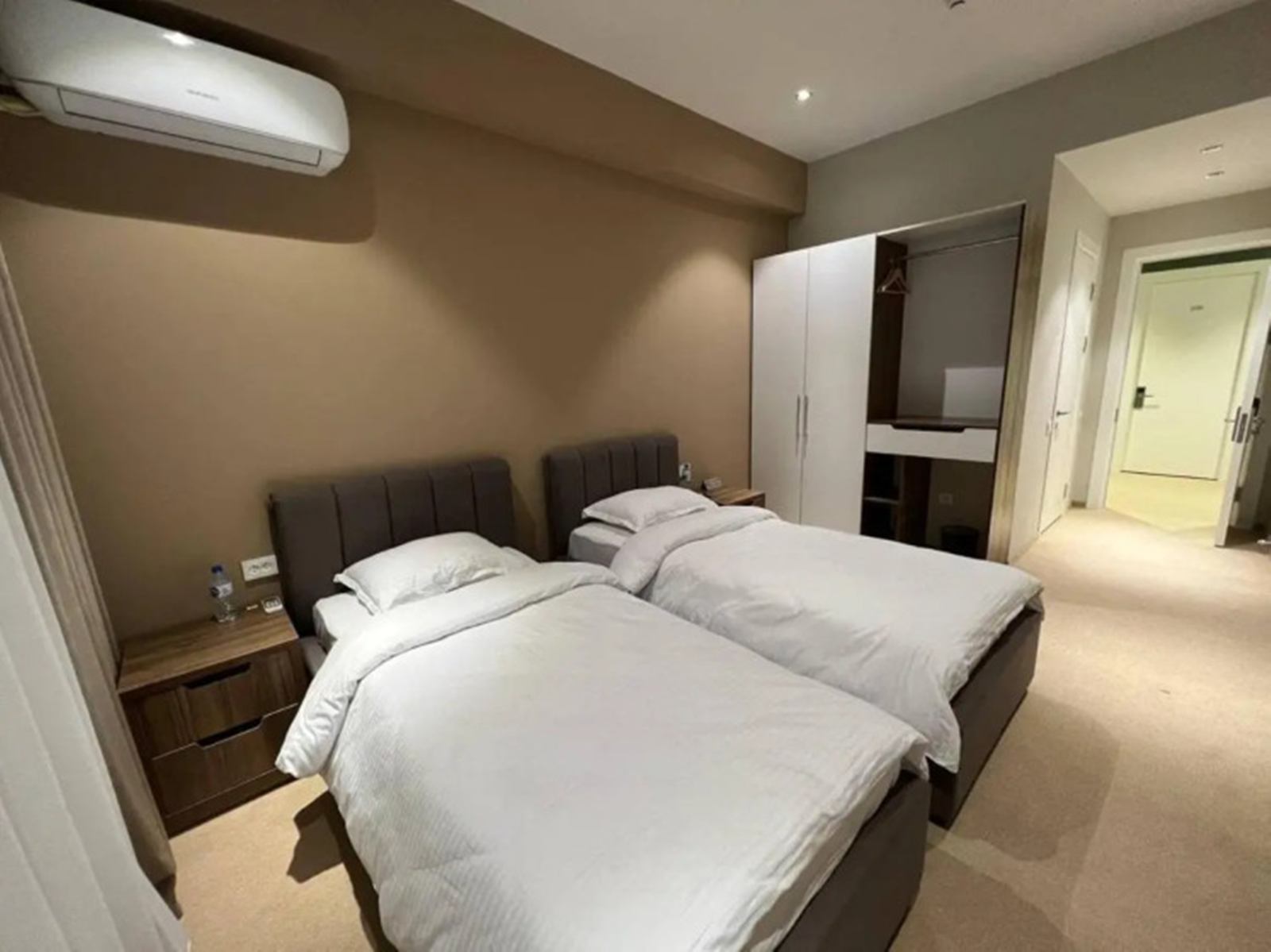 Pana Hotel | LAT.40