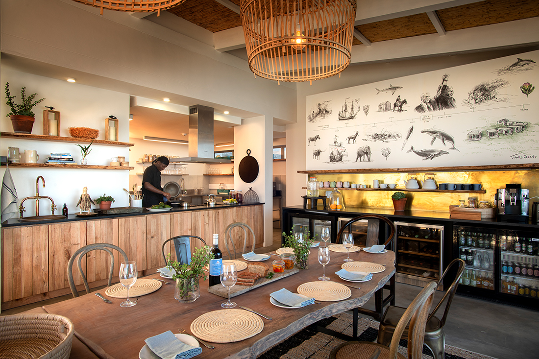 1100x733 0005 08 lekkerwater beach lodge dining table