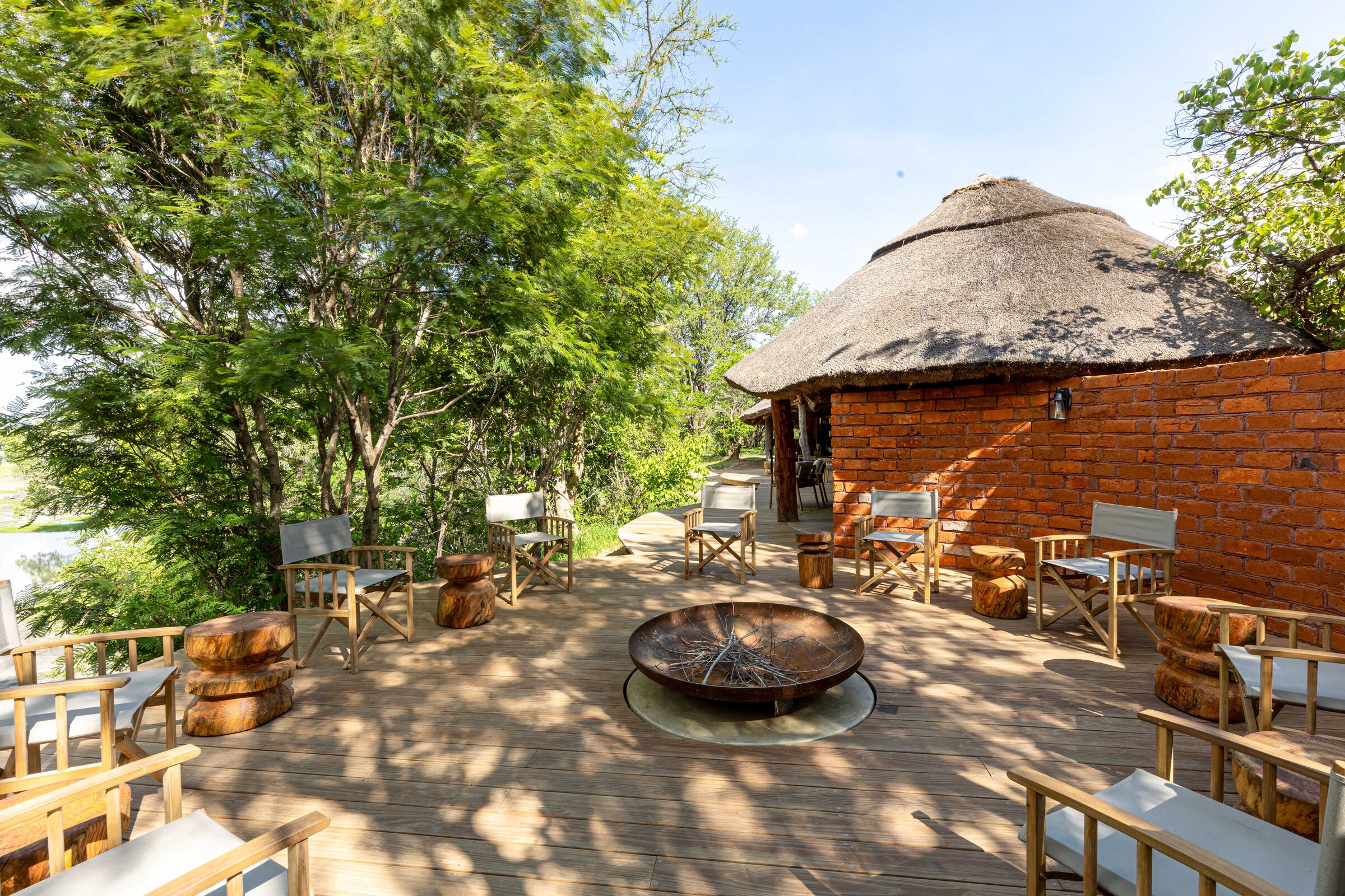 Mawimbi Bush Camp en su destino