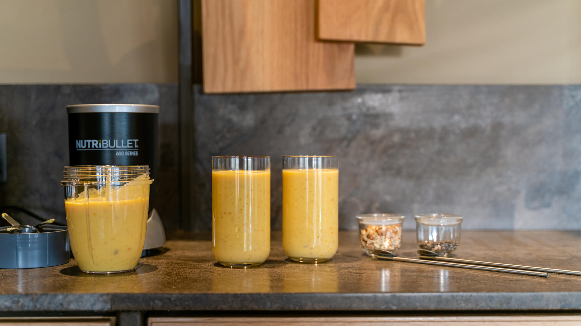 Sabora smoothie on bar deli counter with chopping boards in background osse sinare 2