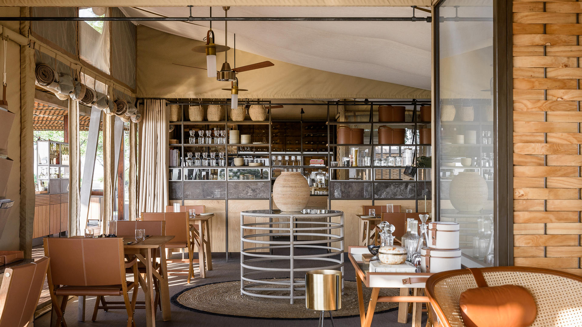 Singita sabora main lodge dining area