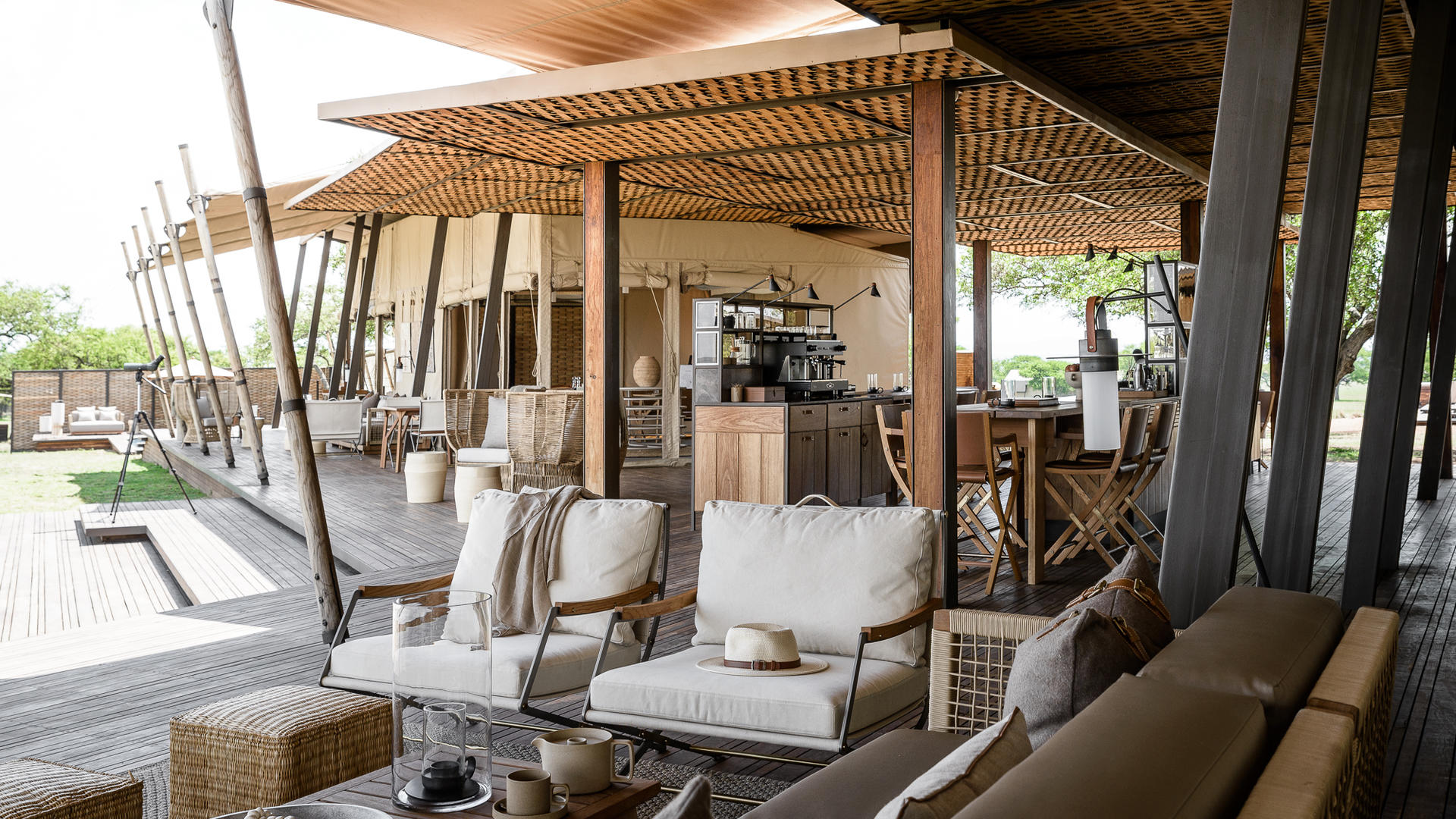 Singita sabora main lodge lounge bar