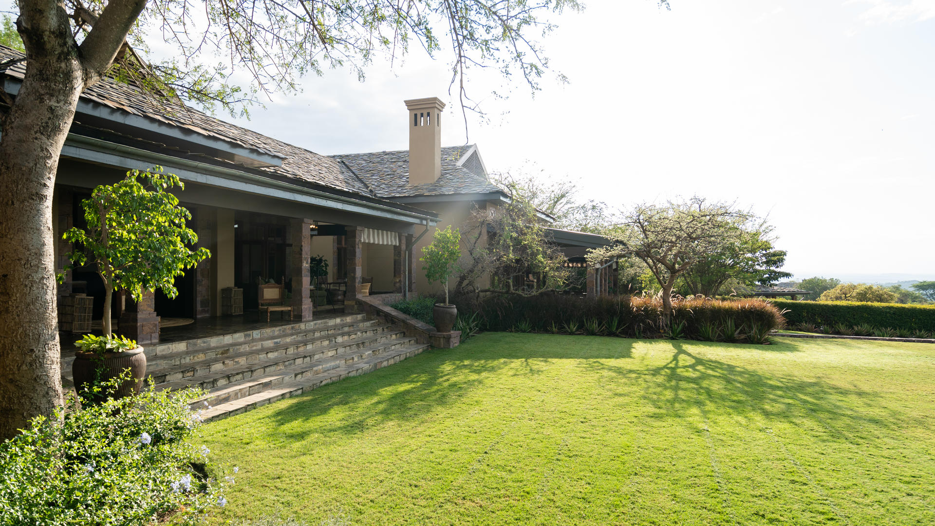 Sasakwa main lodge garden and landscape exterior osse sinare 5