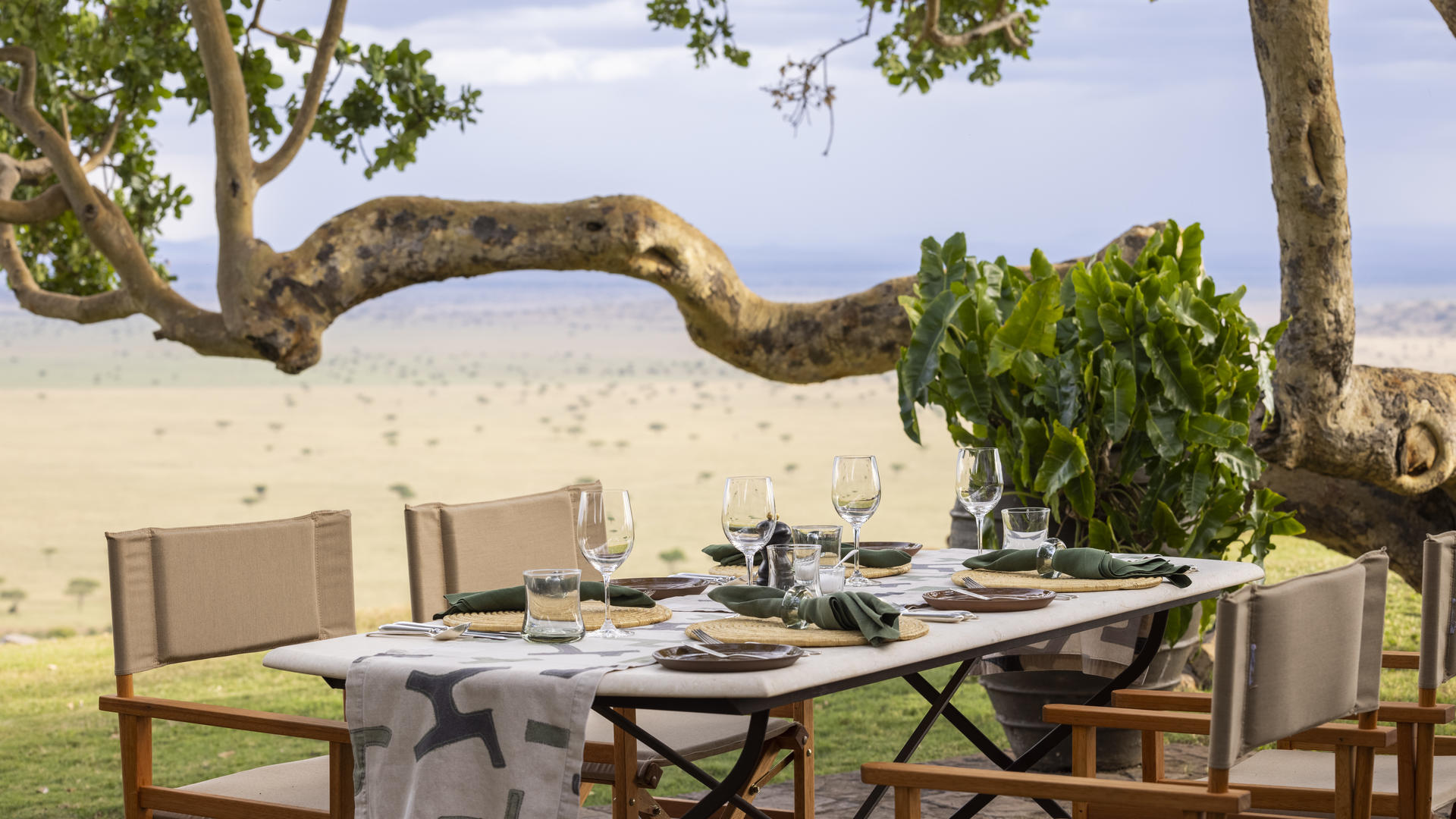Singita sasakwa lodge outdoor dining peter jackson