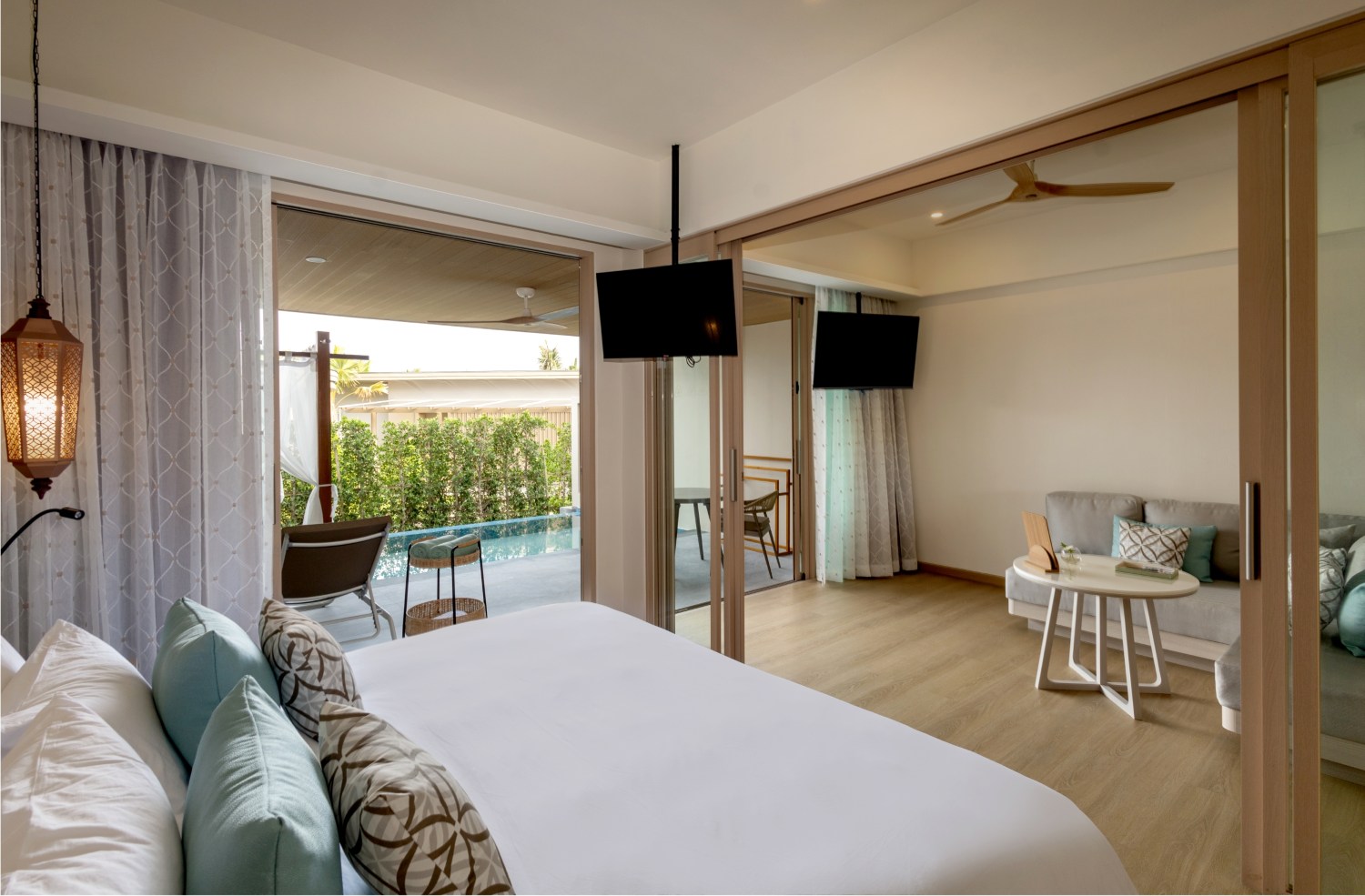 Pool suite 01