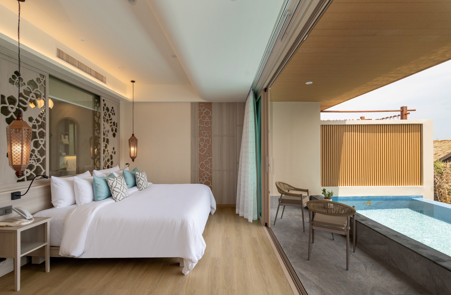 Seaside pool suite 01