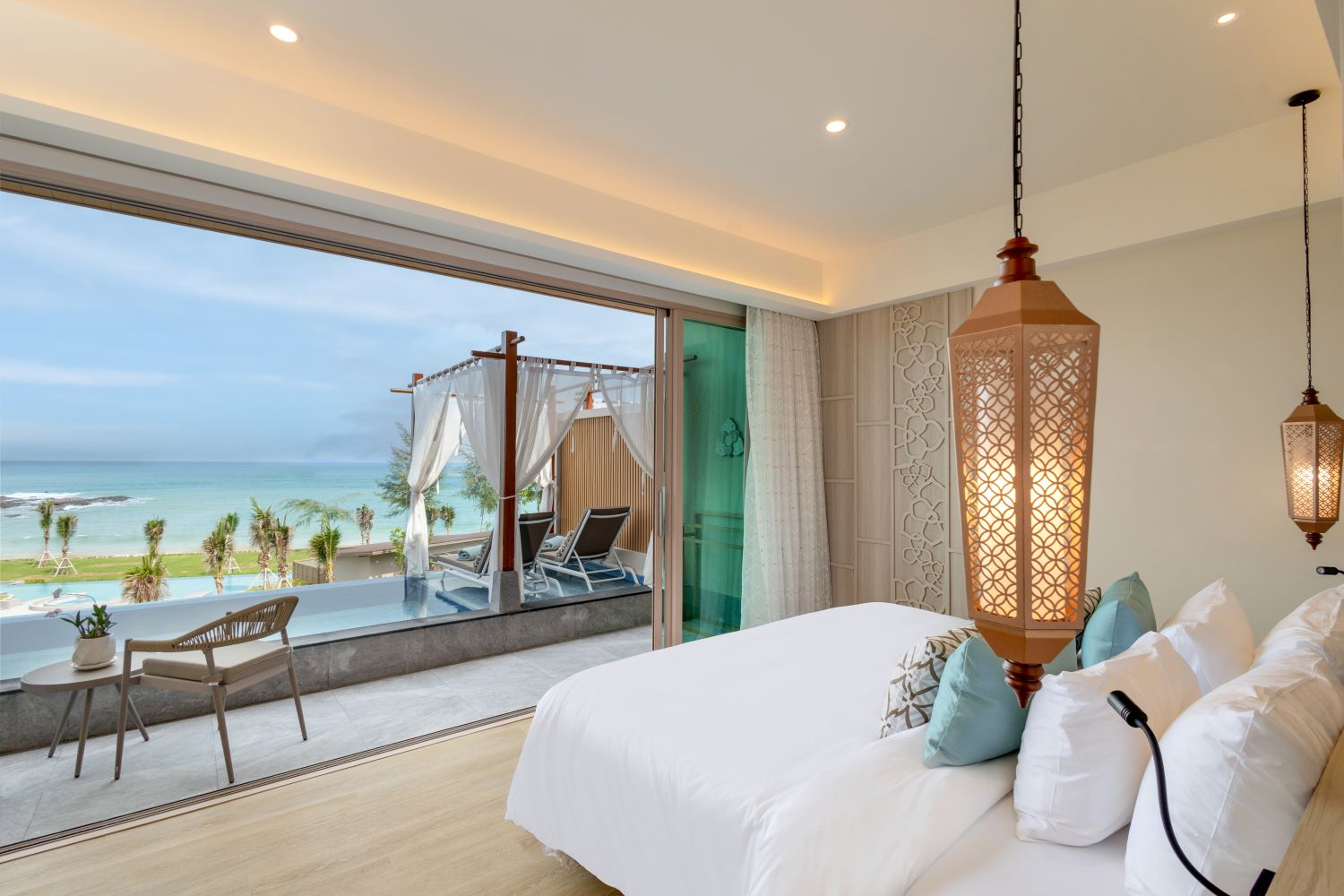 Seaview pool suite 10
