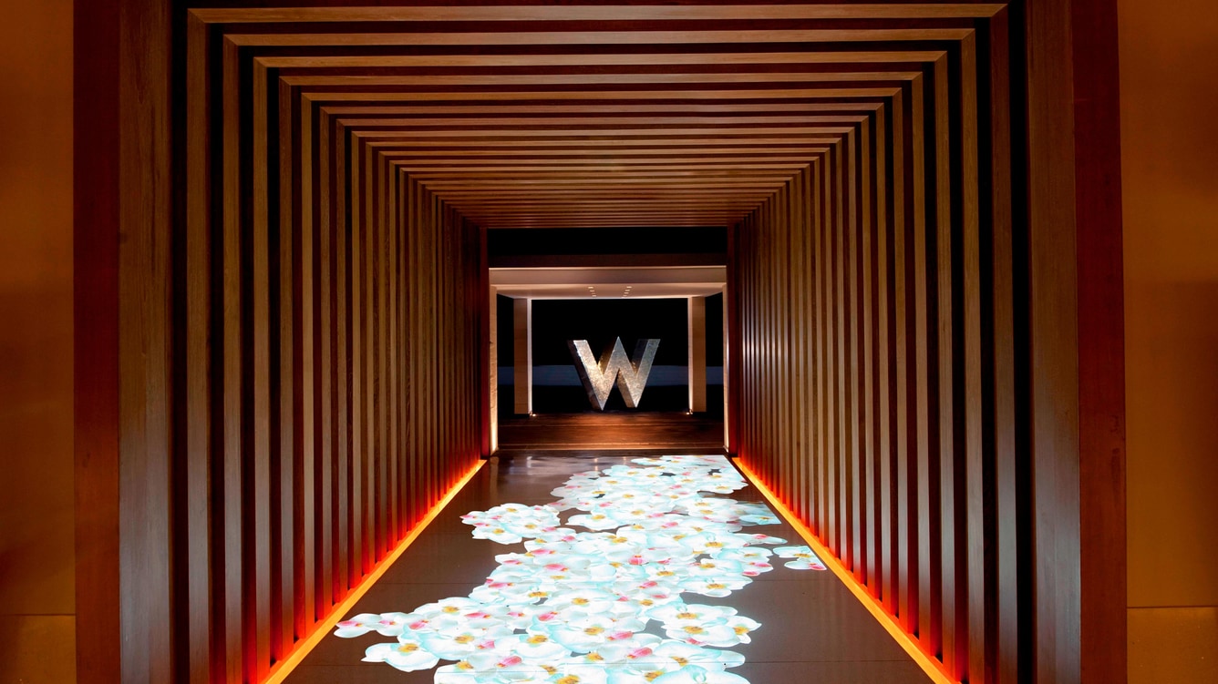 Usmwh entrance hor wide