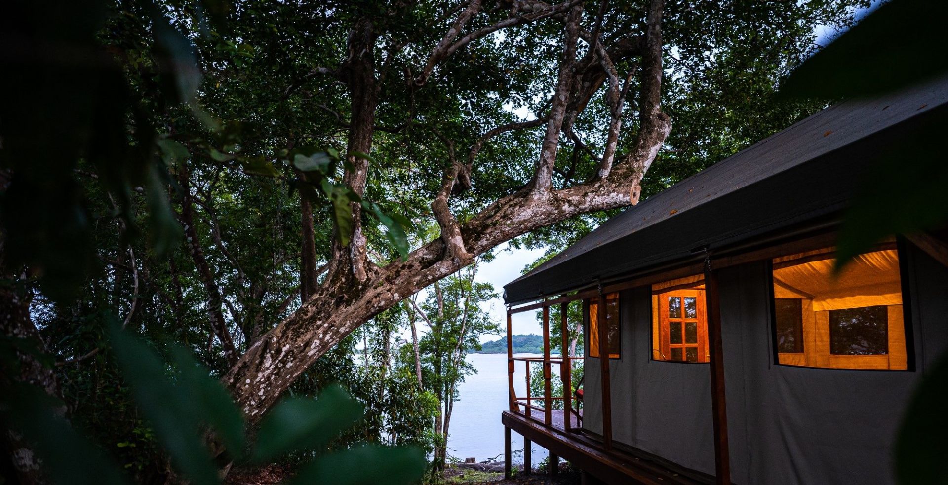Ndola Luxury Tented Camp en Loango National Park