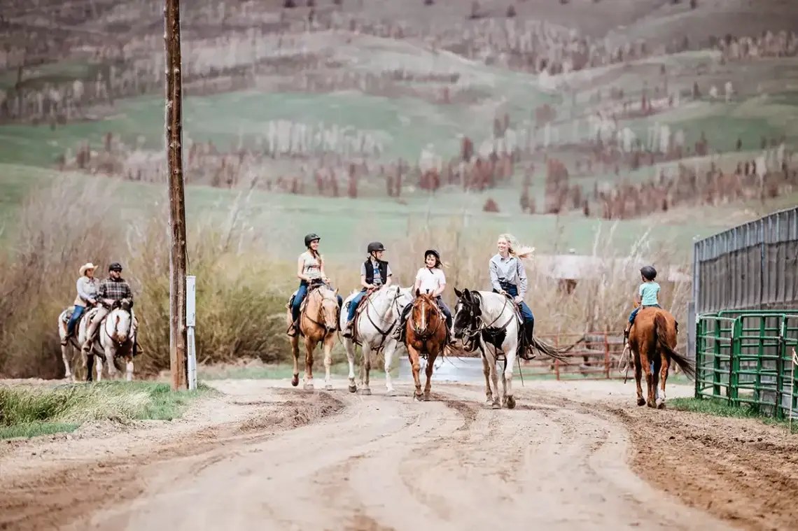 trail ride coming in 1140x759