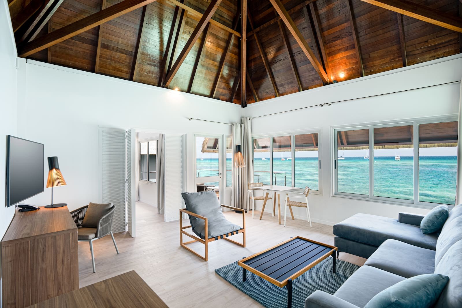 Dormitorio luminoso con vistas al mar